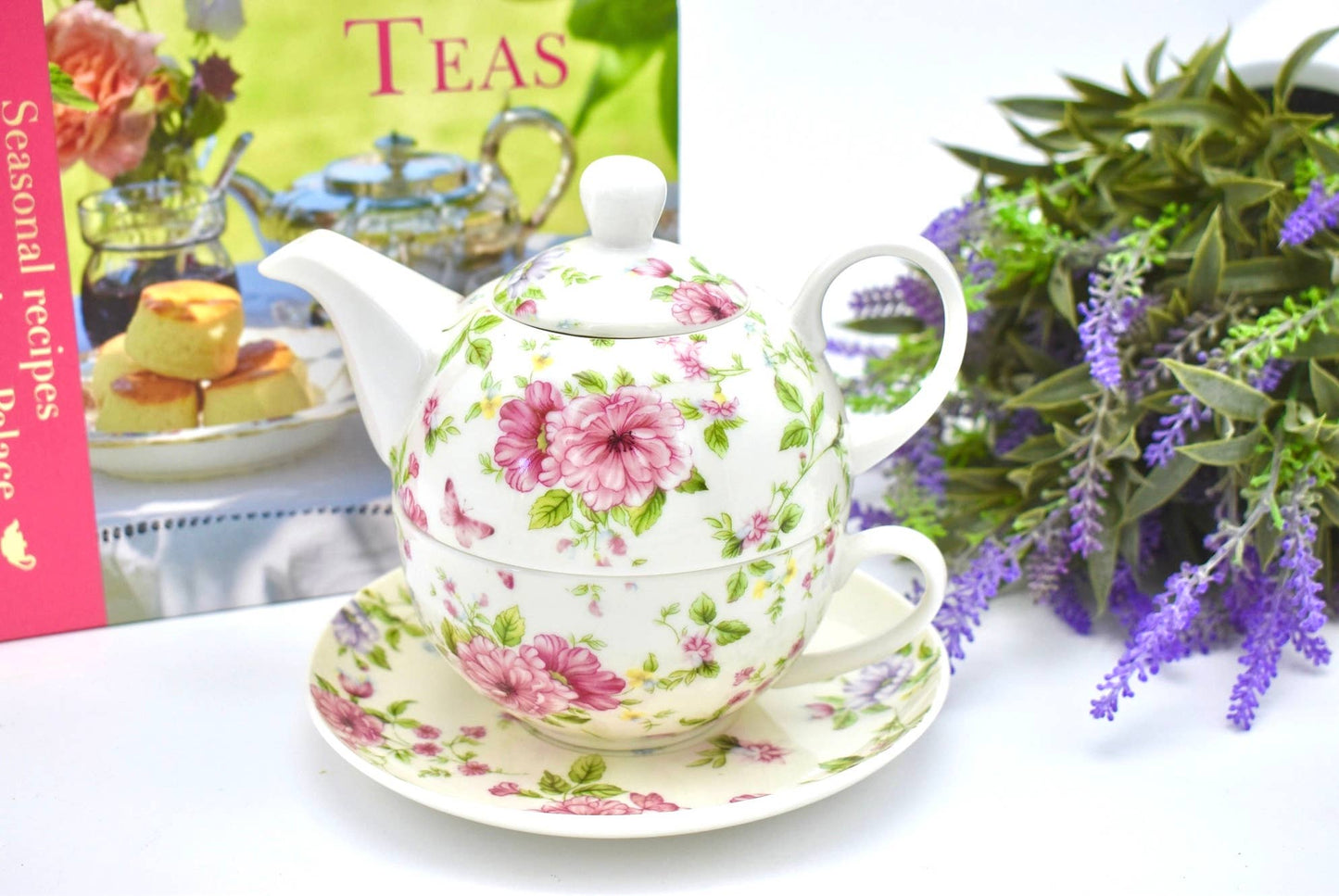 Chintz Country Roses in Ivory White