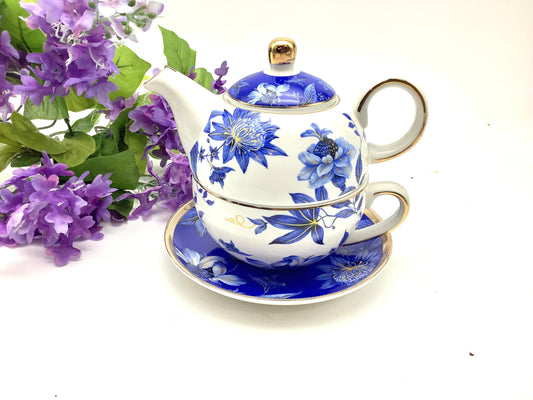 Regency Blue Gold and White Flowers